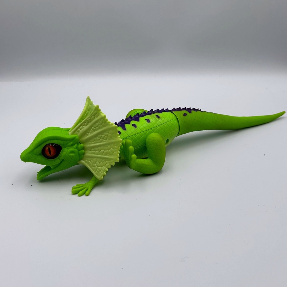 Zuru Robo Alive Lurking Lizard Green Frilled Neck Robotic Toy 7150